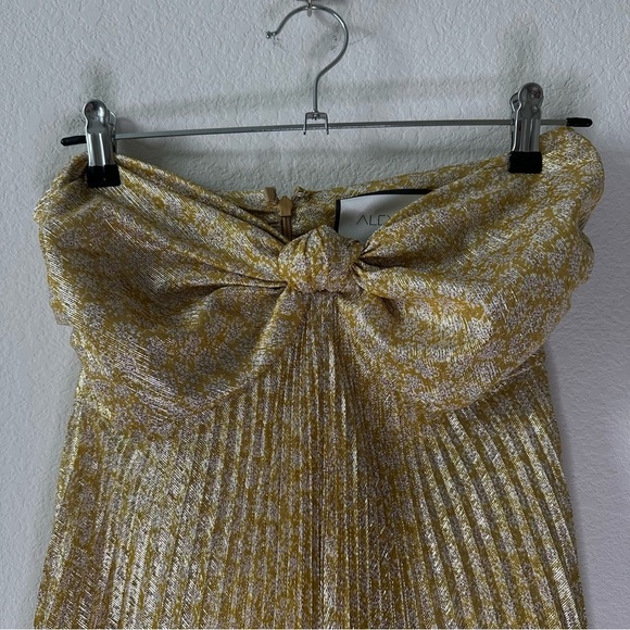 Alexis Joya Pleated Strapless Gown Maxi Dress
Metallic Gold Lame Rare SZ S - Picture 4 of 9